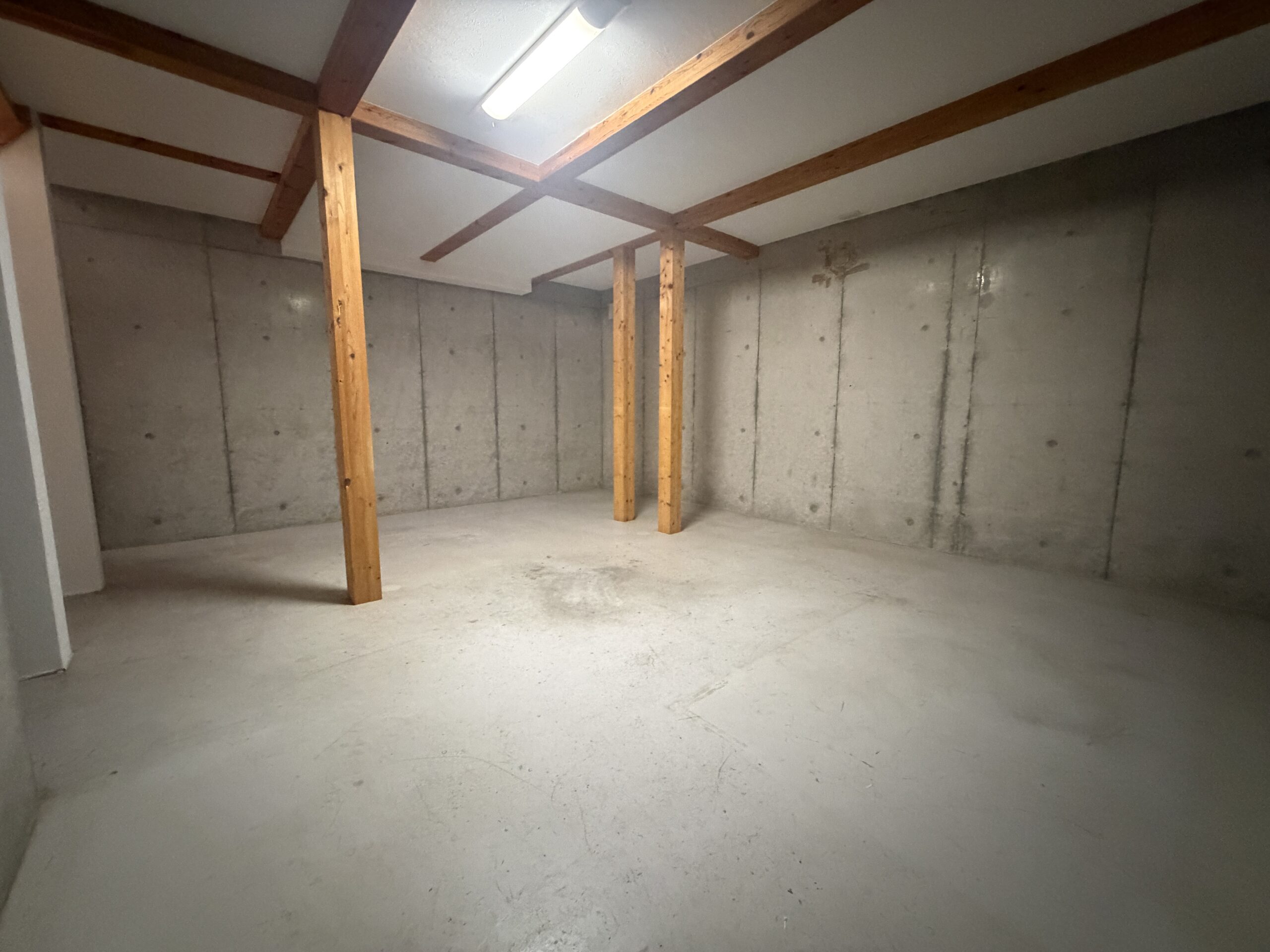 堺市西区草部　地下室付き中古戸建の写真